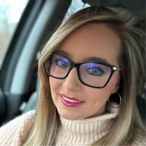 Meet your Posher, Erica